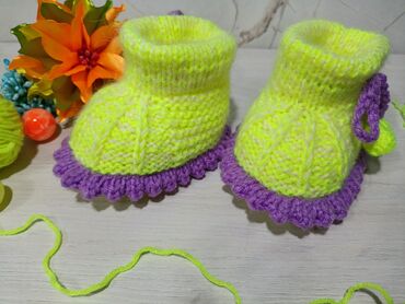 готовая сумка в роддом: Вязаные пинетки для ваших деток 💜💜 
ручная работа