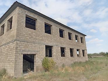 кирпичный завод балыкчы: Satışa təqdim olunur: iki mərtəbəli, böyük ölçülü daş tikili. 30 sot — 1