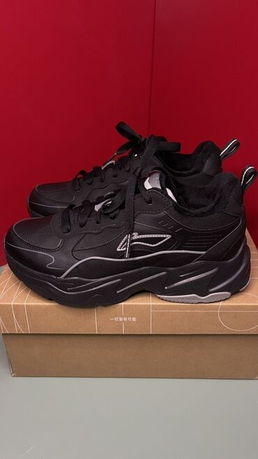 удобный обувь: Эркектердин кроссовкасы, 40, Жаңы, түсү - Кара, Акысыз жеткирүү