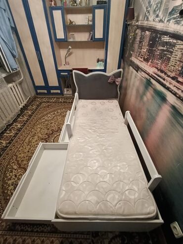 детская кровать двухместный: Детская односпальная кровать, Б/у, Для девочки, С матрасом, ДСП, Самовывоз