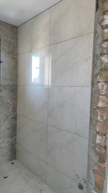 Укладка плитки: Гидроизоляционные работы, Укладка плитки на стену, Подготовка стен для укладки | Вертикальная укладка, Диагональная укладка, Раскладка ковром Больше 6 лет опыта — 5