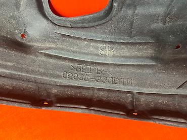 Подкрылки, брызговики, защита днища: Подкрылок колесной арки черного цвета, изготовленный из прочного — 3