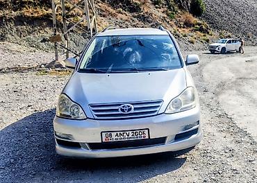 sprinter 4 4: Toyota Avensis Verso: 2004 г., 2 л, Механика, Дизель, Минивэн — 1
