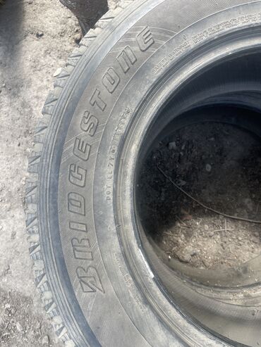 Шины: Шины 265 / 65 / R 17, Всесезонная, Б/у, Пара, Внедорожные (АТ/МТ), Bridgestone