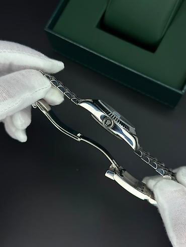 mersedes saat: Rolex Datejust, mavi “sunburst” siferblatlı, paslanmayan poladdan — 4