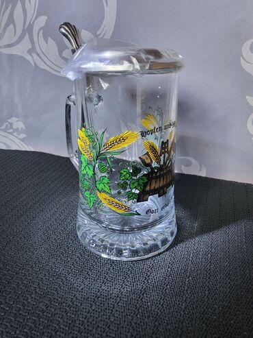 Čaše: Nemacka nova vintaz krigla. Krigla sve na njoj odsjaj od svetla — 2