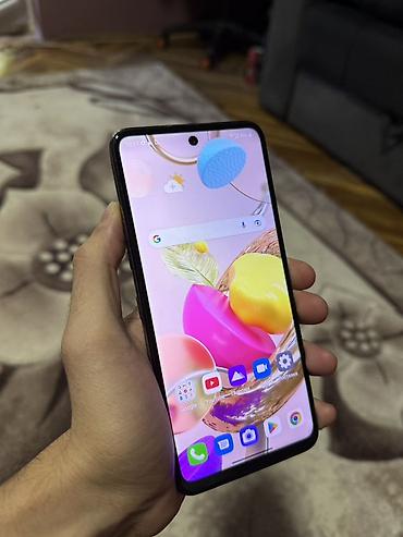 Telefon u korektnom stanju 3/64gb Baterija drži lepo Ide samo