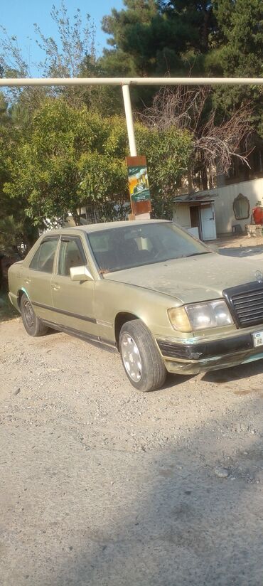Mercedes-Benz E-Class W124 sedan. Avtomobil geniş salonu və etibarlı