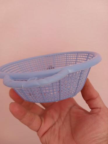 lime: Mavi rəngli kiçik plastik süzgəc/ səbət 2 ədədi 1manat - Material — 2