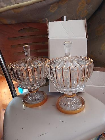 Qızılı haşiyəli şüşə şirniyyat qabları – 2 ədəd set Unvan: Qaracuxur