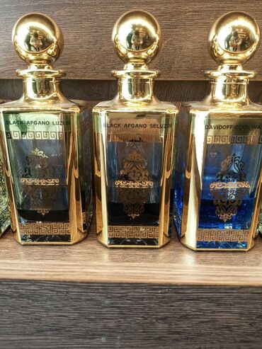 Парфюмерия: Представлена обширная коллекция прямоугольных флаконов для парфюмерии — 5