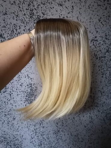 Perike i klipse: Perike
Cena 3200 din — 12