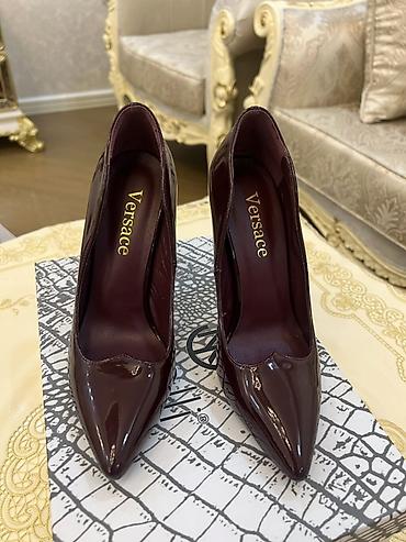 Tuflilər: Versace qadın stilettosu - Model: Klassik şıq stiletto - Rəng: Tünd — 3