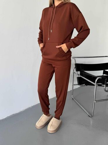 Gornji i donji deo: Komplet trenerka S M L XL 2XL Cena 3300 din — 23