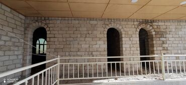 Kommersiya daşınmaz əmlakının satışı: Şəmkir şəhərində ipək yolunun qırağında 2 mərtəbəli abyekt satılır — 3