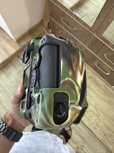 Fotokameralar: Canon EOS-1D X Mark III professional DSLR gövdə. Canon 24-70mm F2.8 — 8