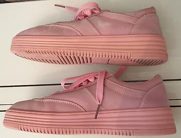 Детская обувь: Продаю ботасы. (3пары). в отличном состоянии. без брака. - Назначение — 10