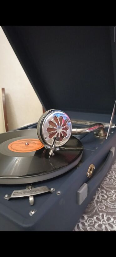 Qrammofon və patefonlar: Retro üslubda çox nadir göy rəngli "LENİNQRAD" patifonu. Üzərində val -da lalafo.az — 3 Qrammofon və patefonlar: Retro üslubda çox nadir göy rəngli "LENİNQRAD" patifonu. Üzərində val — 3
