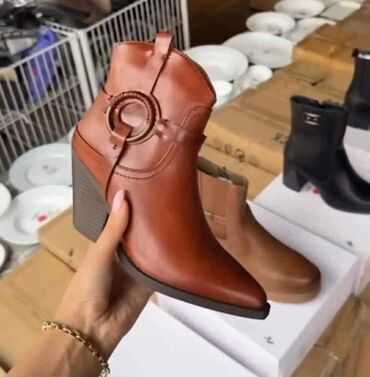 Čizme: Cizmice

NABAVKA
36-41
4300 din 💥 — 13