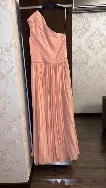 розовое платье со шлейфом: Вечернее платье, А-силуэт, Длинная модель, Без рукавов, S (EU 36), M (EU 38)