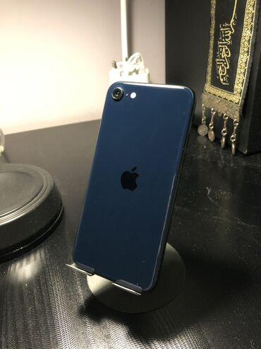 Apple iPhone: IPhone SE 2022, Б/у, 64 ГБ, Midnight, Защитное стекло, Чехол, 84 %