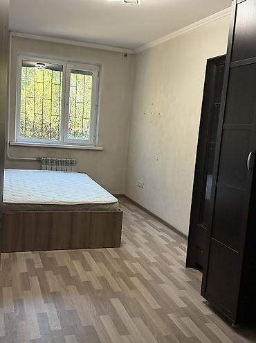 квартира без хозяина: 3 комнаты, 4 мкр Собственник, Без животных, от 1 года, С мебелью частично — 1