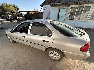 буу зеркало: Ford Mondeo седан, серебристый цвет, левый руль. Кузов: - 4 двери — 3