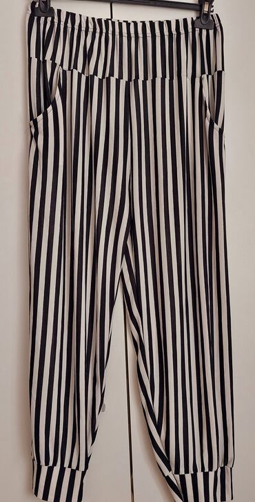 crna kosulja krem pantalone: Pantalone laganog materijala ima elastina na lastisu su velicina L a