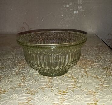 Konfet qabları: Rusiyanın 1980-cı illər Urşel zavodunun istehsalı olan vazalar. 4 — 2