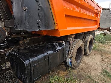 Другой строительный транспорт: Самосвал КАМАЗ 6x4 - Кузов самосвальный, оранжевый, поднимается — 3