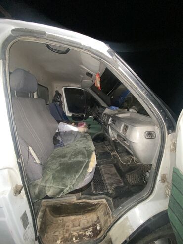 Yük maşınları: Yüngül yükdaşıma üçün praktiki bortlu yük maşını. Xüsusiyyətlər: - Ağ — 6