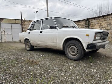 VAZ (LADA): LADA klassik model (sedan) – ağ rəngli, ön hissədə yerləşən benzin — 12