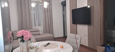 Kreveti: Ugradni TV panel sa dekorativnim lamelama + tapacirani francuski ležaj — 19