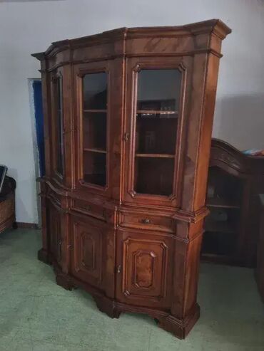 Stilske vitrine: Prelepa vitrina. Odlicno stanje. Visina 220cm Sirina 190 cm Dubina 45 na lalafo.rs — 3 Stilske vitrine: Prelepa vitrina. Odlicno stanje. Visina 220cm Sirina 190 cm Dubina 45 — 3