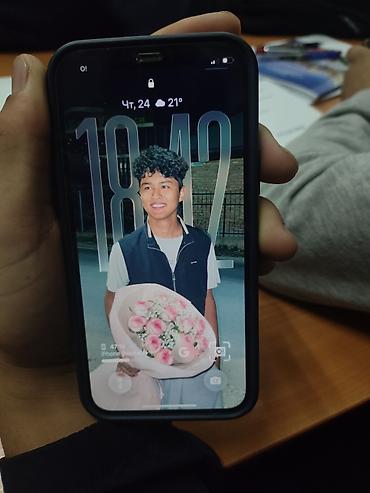 iphone 5 дисплей: IPhone (модель с Face ID и вырезом под динамик, корпус тёмного цвета) — 1