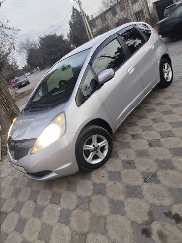 Honda: Honda Fit: 2007 г., 1.3 л, Вариатор, Бензин