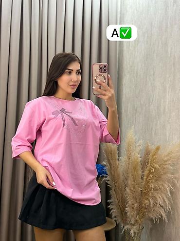 oversize tshirt: Qadın T-shirt kolleksiyası - Modellər: - Qara oversize T-shirt – ön — 2