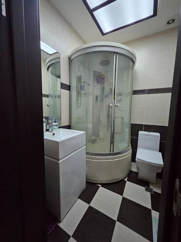 Uzunmüddətli kirayə mənzillər: 8 Noyabr metrosu yanınında mənzil kirayə verilir. Mərtəbə 18/10. Ümumi — 6