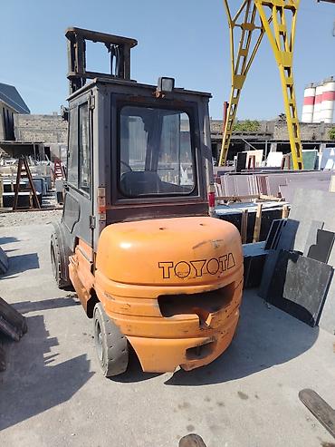 şəxsi yük maşını ilə iş: Yükqaldıran “Forklift” — sənaye və anbar işləri üçün Xüsusiyyətlər: - — 5