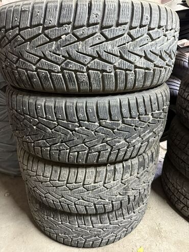 шипованные шины: Шины зимние шипованные, 215/55/17комплект из 4 шт. Почти новые