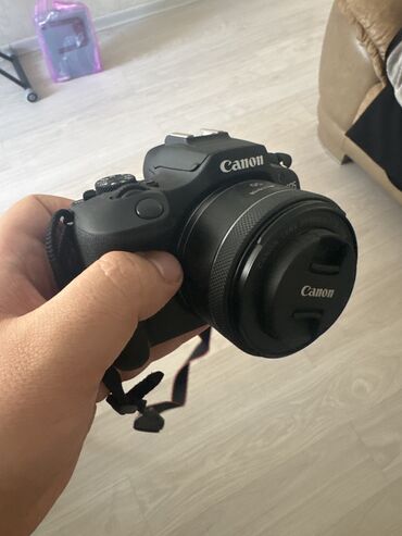 Фотоаппараты: Камера Canon EOS r100 + kit объектив 33000 сом объектив 50mm 1.8 STM