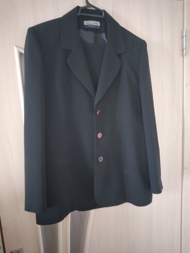 женские классические костюмы: M (EU 38), L (EU 40), цвет - Черный
