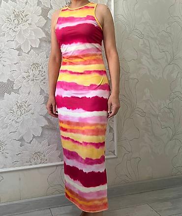 Другая женская одежда: Джинсовый комбинезон синего цвета с классическим дизайном. Модель — 30