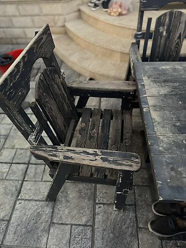 bar oturacaqlar: Bağ üçün taxta mebel dəsti Tərkibi: - 1 ədəd iri düzbucaqlı taxta — 4