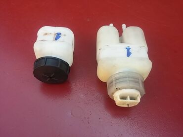 Auto delovi: Boca tečnosti kočnica, kvačila Lada 2107 Riva, Lada Niva, Lada 2104 — 8