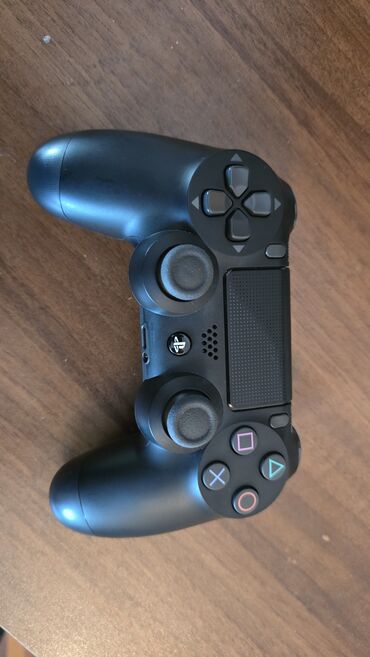 Orginal Playstation 4 dualshock pult. Cəmi 1 dəfə istifadə olunub