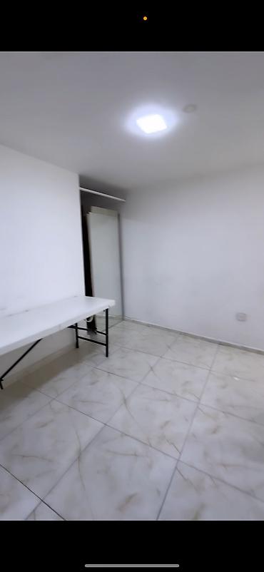 montin: Nerimanovda metrodan 3/4 deq mesafede LİFE CENTİRİN arxasi qadin — 2