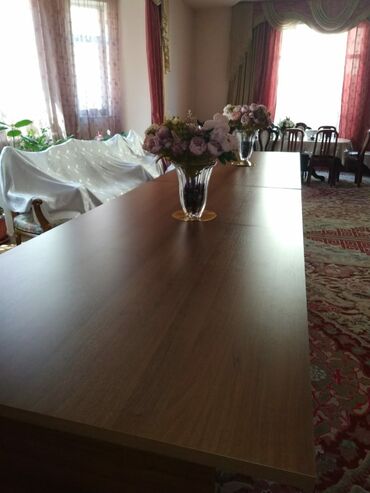 гостевые дома бишкек в Кыргызстан | Посуточная аренда квартир: Стол для офиса и дома, 1.2х2.5 м-размеры стола 2 стола 5м 2 стола