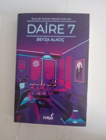 maraqlı bədii kitablar: Beyza Alkoçun yazdığı "Daire 7" romanı. Roman, dörd divardan daha