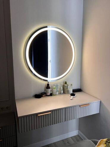 зеркала для стен: Зеркало с подсветкой